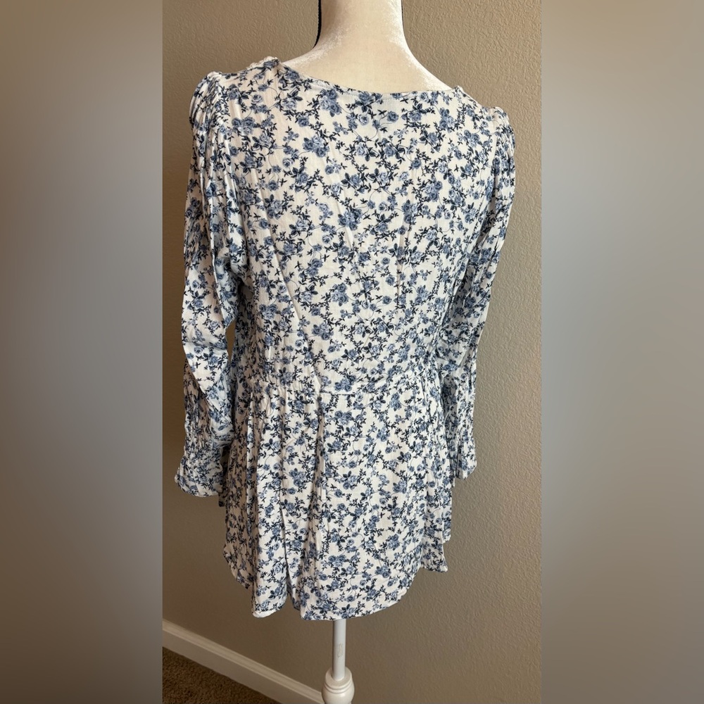 Torrid Blue Floral Blouse - Picture 3 of 8
